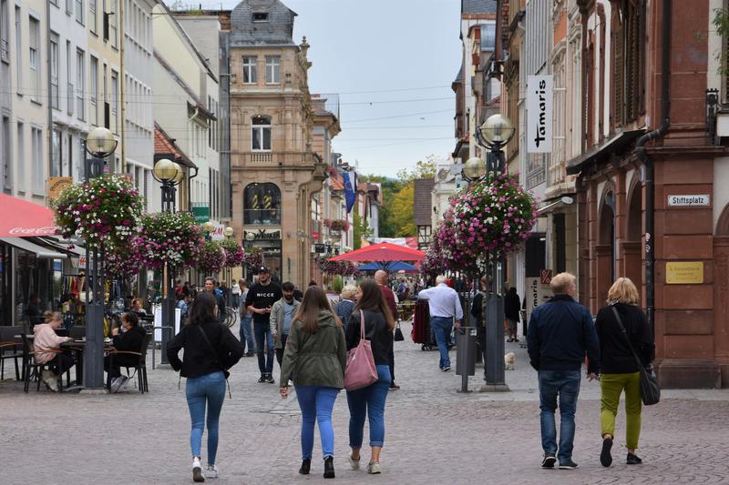 Ein Bild aus besseren Zeiten: Die attraktive Landauer Innenstadt vor dem Lockdown.