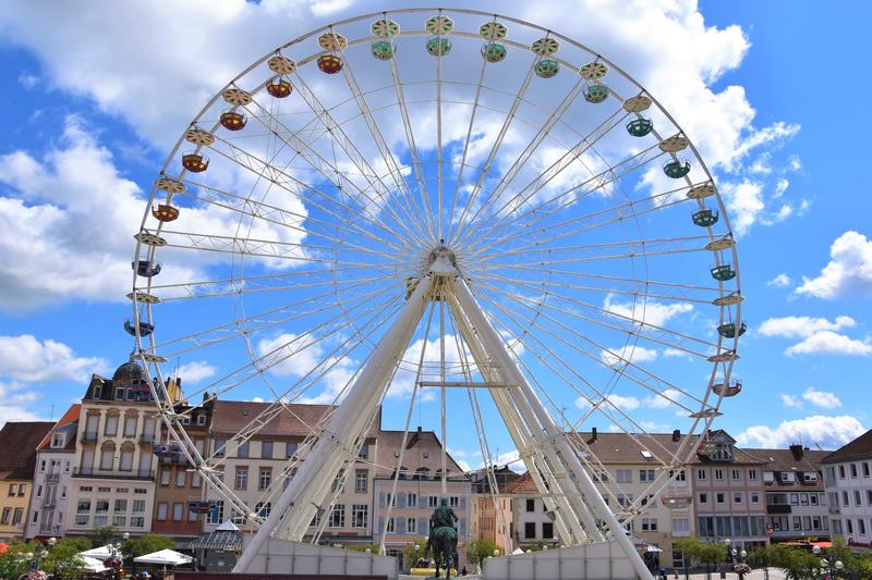 2020 erfreute ein Riesenrad auf dem Rathausplatz die Landauerinnen und Landauer - f&uuml;r 2021 werden ebenfalls Alternativen zu den &raquo;klassischen&laquo; Veranstaltungen gesucht.