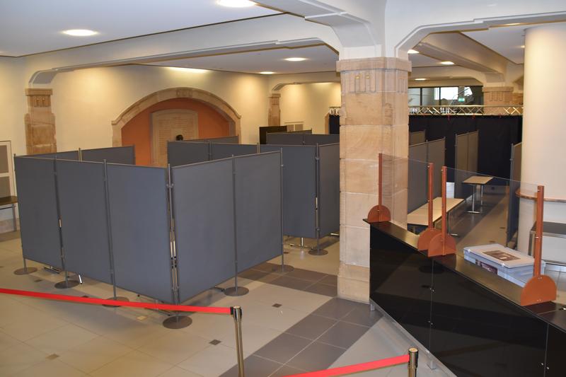 In der Landauer Jugendstil-Festhalle entsteht aktuell eine Teststation f&uuml;r Corona-Schnelltests. 