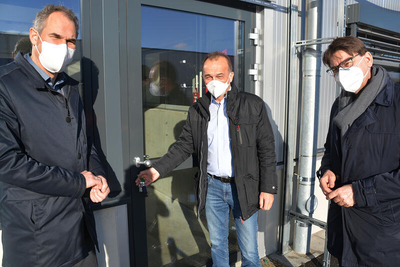S&Uuml;W-Landrat Dietmar Seefeldt, GER-Landrat Dr. Fritz Brechtel und Landaus OB Thomas Hirsch (v.l.n.r.) setzen sich f&uuml;r kostenlose Schnelltests f&uuml;r Grenzg&auml;ngerinnen und Grenzg&auml;nger ein.