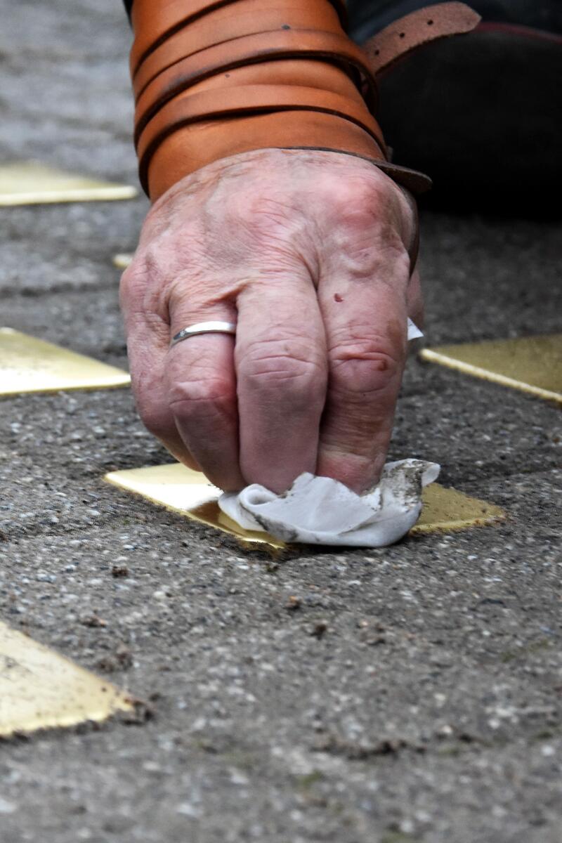 Rund um den 8. Mai sollen die 271 Stolpersteine in Landau gereinigt werden. 