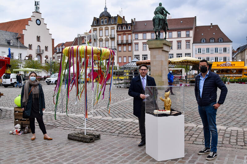 Lisa Kunzmann vom Stadtmarketing, OB Thomas Hirsch und BfT-Gesch&auml;ftsf&uuml;hrer Bernd Wichmann (v.l.n.r.) bei der Vorstellung der neuen Aktionen f&uuml;r die Landauer Innenstadt.