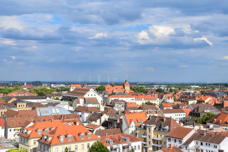 Der Blick auf Landau von oben. Die S&uuml;dpfalzmetropole hat wie alle Kommunen mit den Auswirkungen der Corona-Pandemie zu k&auml;mpfen. 