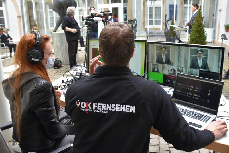 Das Studio Landau des OK Weinstra&szlig;e streamte die Gedenkfeier zum 8. Mai live aus dem Landauer Rathaus. 