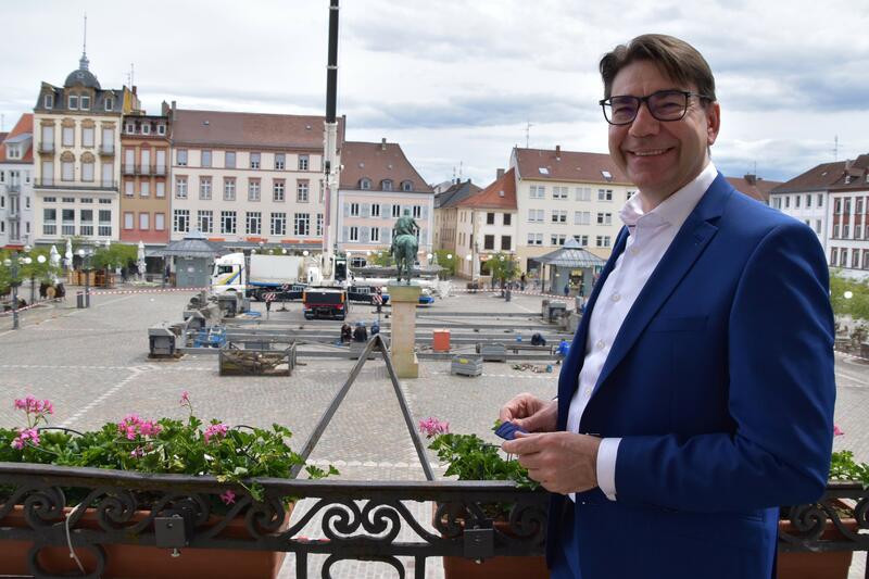 OB Thomas Hirsch freut sich, dass mit dem &raquo;Landau Eye&laquo; wieder ein echter Blickfang in die Innenstadt einzieht. 