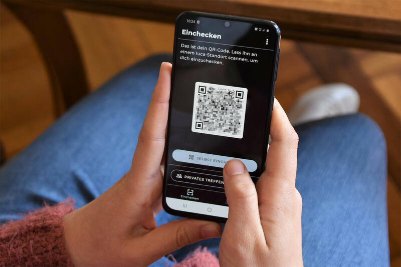 Ob mit dem Schl&uuml;sselanh&auml;nger oder mit der App: Das System luca bietet eine digitale L&ouml;sung zur Kontaktnachverfolgung. 