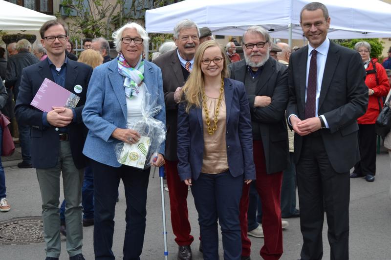 Feierten gemeinsam mit rund 300 Besucherinnen und Besuchern die Er&ouml;ffnung der Ausstellung &raquo;Marie Strieffler - Zeichnen Malen Leben&laquo;: B&uuml;rgermeister und Kulturdezernent Dr. Maximilian Ingenthron, Prof. Hajo Sommer (verantwortlich f&uuml;r die Gestaltung der Publ
