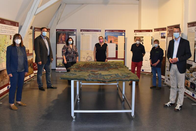 Die Wanderausstellung &raquo;Festungen am Oberrhein&laquo; macht derzeit Halt im Landauer Museum f&uuml;r Stadtgeschichte und wurde jetzt von den Verantwortlichen der &Ouml;ffentlichkeit vorgestellt. 