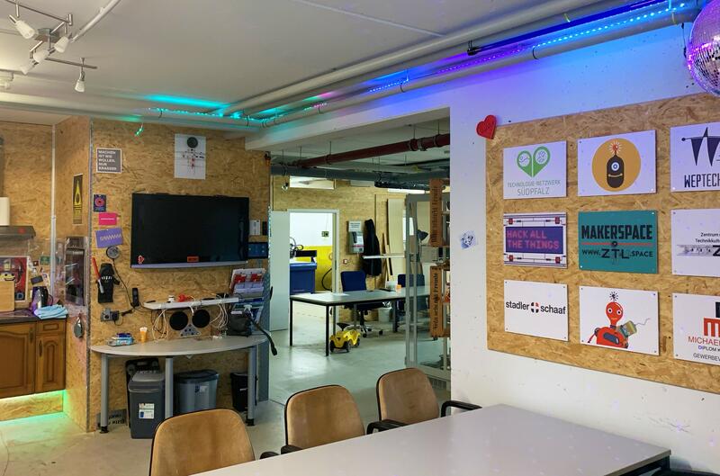 Bunt, hell und bestens ausgestattet: Der neue Makerspace des Zentrums f&uuml;r Technikkultur in Landau. 