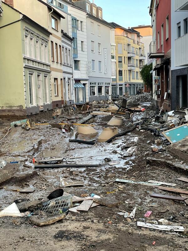 Rund 700 Helferinnen und Helfer des Katastrophenschutzes aus Landau und S&Uuml;W waren nach der Unwetterkatastrophe 25.000 Stunden ehrenamtlich im Ahrtal im Einsatz. 