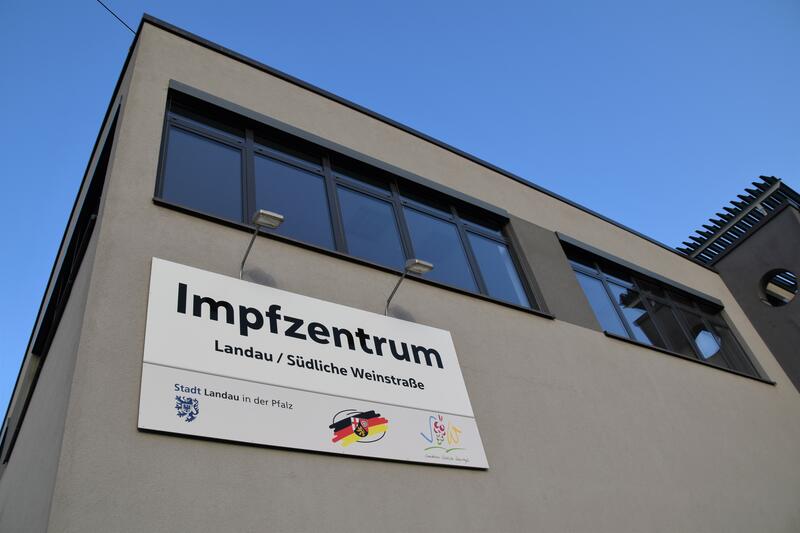Im Impfzentrum Landau/S&uuml;dliche Weinstra&szlig;e wird auch weiter ohne Termin geimpft.