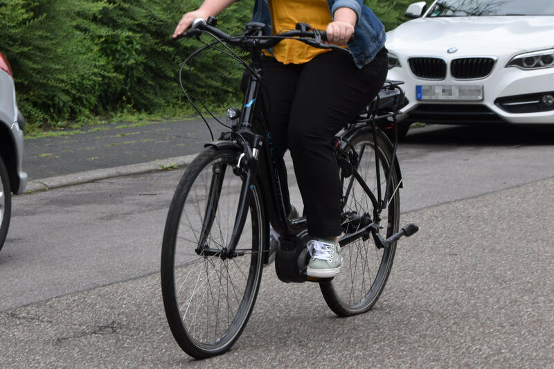 Auch in Landau sind viele Menschen mit ihren Pedelecs im Stra&szlig;enverkehr unterwegs. 