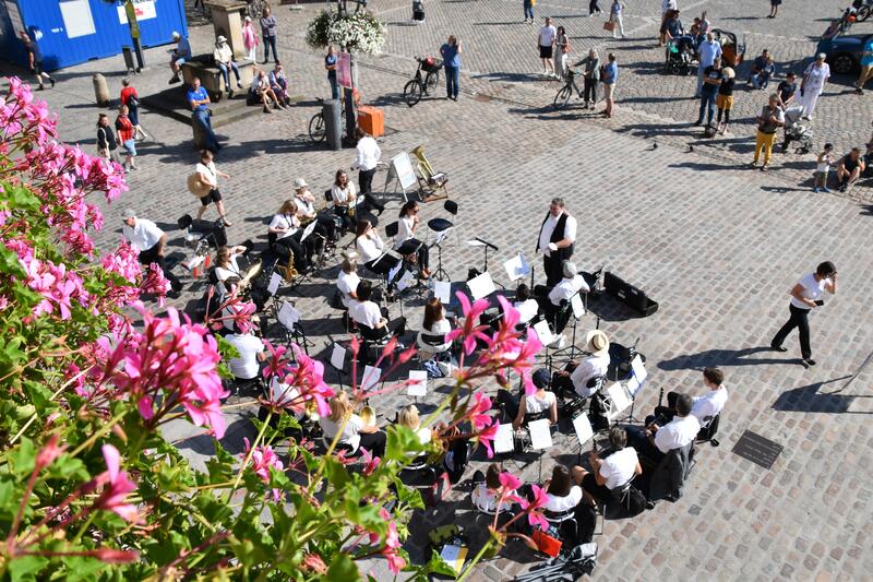 Das erste Platzkonzert der Stadtkapelle auf dem Landauer Rathausplatz im September war ein voller Erfolg. 