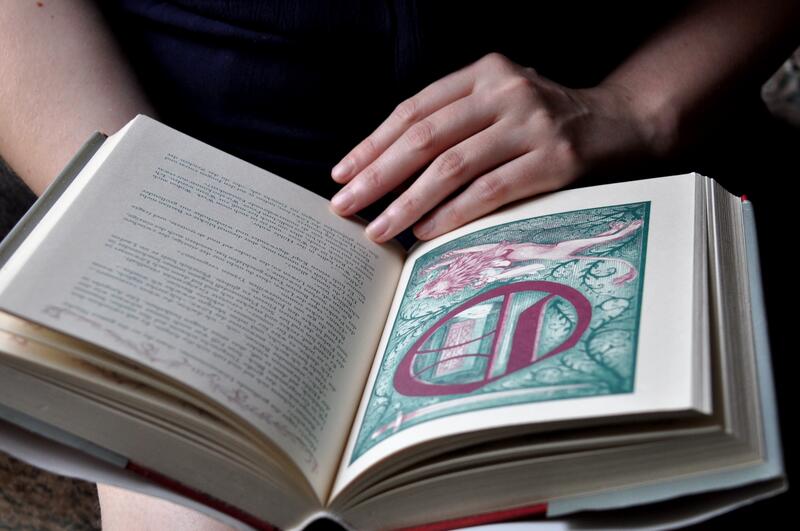 Komm, ich les dir vor: Beim Lesen und Vorlesen kann man herrlich in fremde Welten eintauchen.