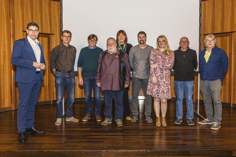 Gruppenbild mit OB: OB Thomas Hirsch und der neue/alte OK-Vorstand Thomas Hoffmann, Peter Bullinger, Norbert Plein, Stefanie Theisen, Stephan Sturm, Sandra Diehl, Jupp Linden und Luz Maron (v.l.n.r.) 