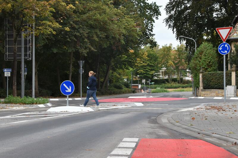 Kein Provisorium mehr: Der Kreisverkehr an der Kreuzung Nordring/An44/Am Kronwerk in Landau wurde dauerhaft ausgebaut. 