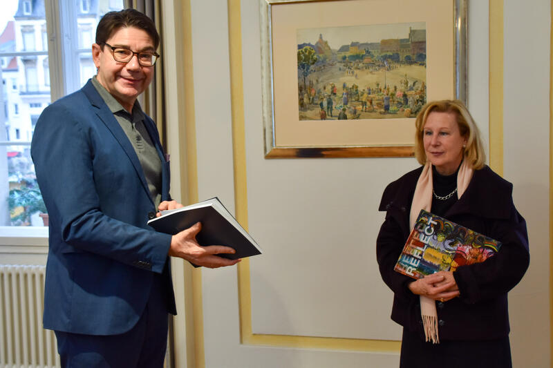 Oberb&uuml;rgermeister Thomas Hirsch empfing jetzt die neue Vorsitzende des Kunstvereins Villa Streccius in Landau, Dr. Monica Jager-Schlichter, zum Antrittsbesuch im Rathaus. 