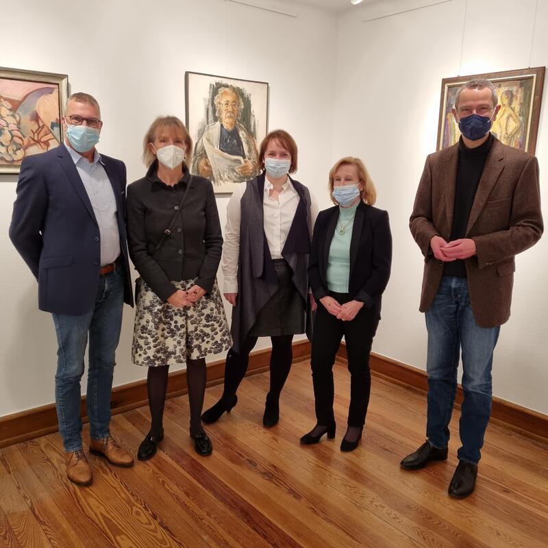Christian Freichel-Tworeck, Vorsitzender Verein Strieffler Haus der K&uuml;nste, Andrea Brunner, Beisitzerin Kunstverein Villa Streccius, Christin Arto von der Dieter Kissel-Stiftung, die Vorsitzende des Kunstvereins Villa Streccius Dr. Monica Jager-Schlichter