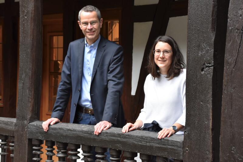 Der Kulturdezernent der Stadt Landau Dr. Maximilian Ingenthron und die stellvertretende Leiterin der st&auml;dtischen Kulturabteilung Miriam Erb. 