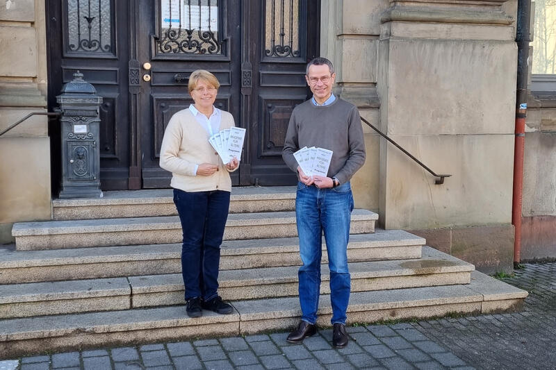 Sigrid Gensheimer und Dr. Maximilian Ingenthron freuen sich auf den Neustart der Akademie f&uuml;r &Auml;ltere. 