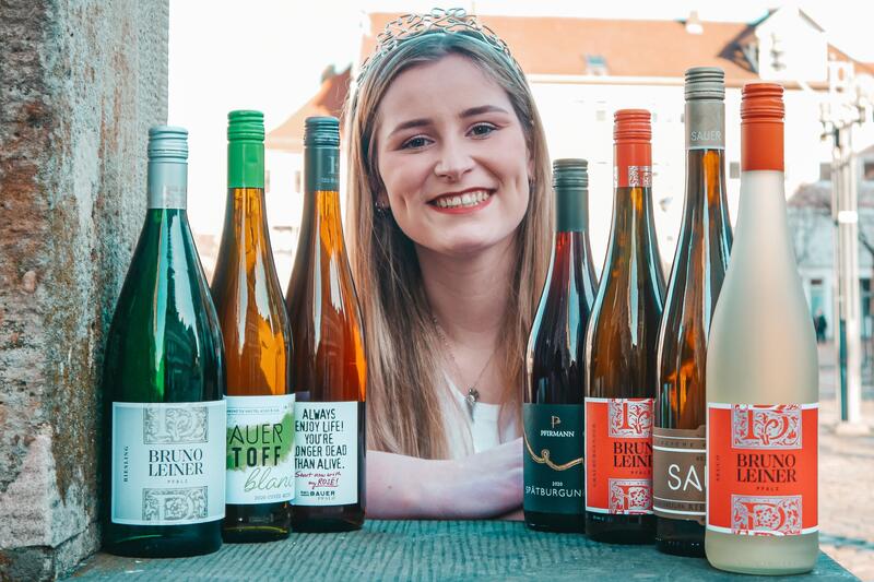 Die Stadt Landau ist mit Weinen aus ihren Stadtd&ouml;rfern bei der Floriade in den Niederlanden vertreten. Weinprinzessin Nina I. freut's! 