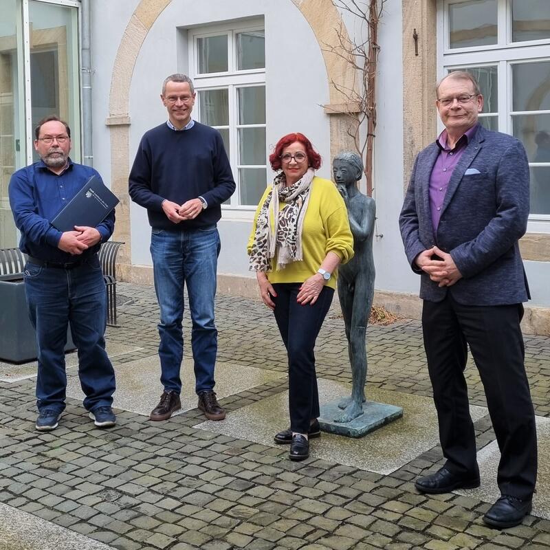 B&uuml;rgermeister Dr. Maximilian Ingenthron (2.v.l.) mit dem neugew&auml;hlten Vorstand des Beirats f&uuml;r &auml;ltere Menschen der Stadt Landau: Michael Scherrer (links), Maria Sch&ouml;nau und Hans-Peter Bischof. 