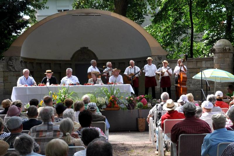 Ein Klassiker der Musikalischen Goetheparkplaudereien, der auch dieses Jahr nicht fehlen darf: Die &raquo;Unsterbliche Mundart&laquo; mit Moderator Wilhelm Hauth. 