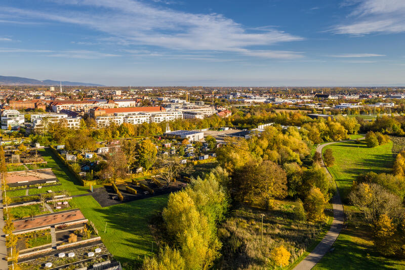 Der Blick auf Landau und den Wohnpark am Ebenberg von oben. Hier sind in den zur&uuml;ckliegenden Jahren zahlreiche neue Wohnungen entstanden. 