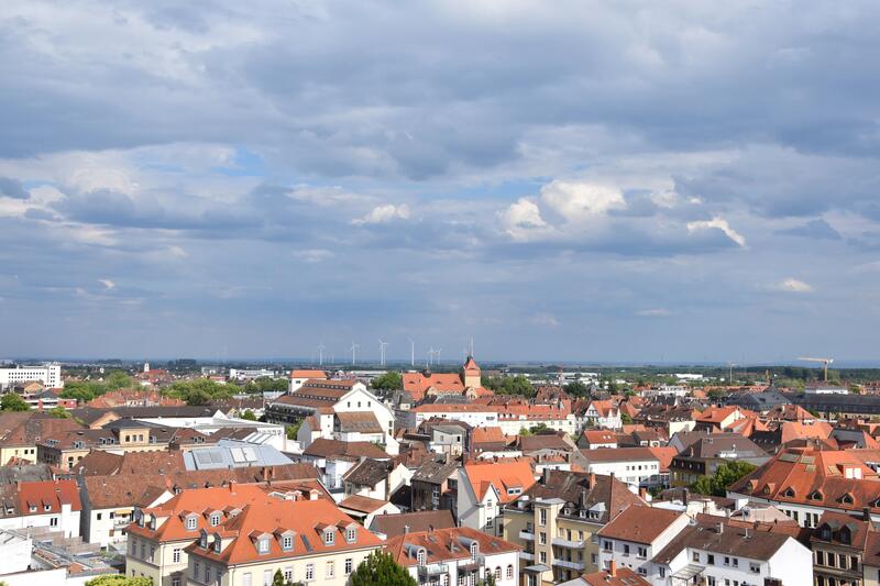 Die Stadtverwaltung Landau wird pr&uuml;fen, ob das Energiesofortma&szlig;nahmen-Paket k&uuml;nftig Windr&auml;der auf Landauer Gemarkung m&ouml;glich macht. 