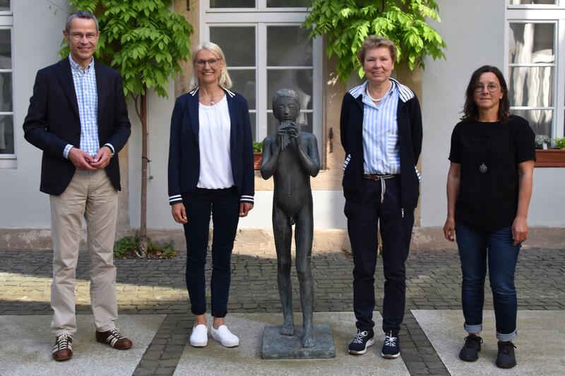 B&uuml;rgermeister Dr. Maximilian Ingenthron, die neue Gemeindeschwesterplus Claudia Sarter, die Vorst&auml;ndin der &Ouml;kumenischen Sozialstation Landau Karin Leiner und die st&auml;dtische Beauftragte f&uuml;r die Belange &auml;lterer Menschen Ulrike Sprengling (v.l.n.r.) beim Beg