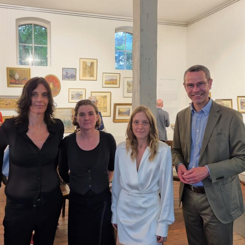 Vera Volni, Ursula Mueller, Tina van den Bongardt und B&uuml;rgermeister Dr. Maximilian Ingenthron (v.l.n.r.) bei der Einweihung des Croissant-Archivs. 